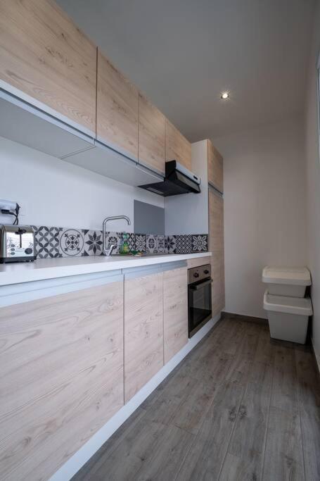 Ferienwohnung Le Trianon - Parking Prive Reims Exterior foto