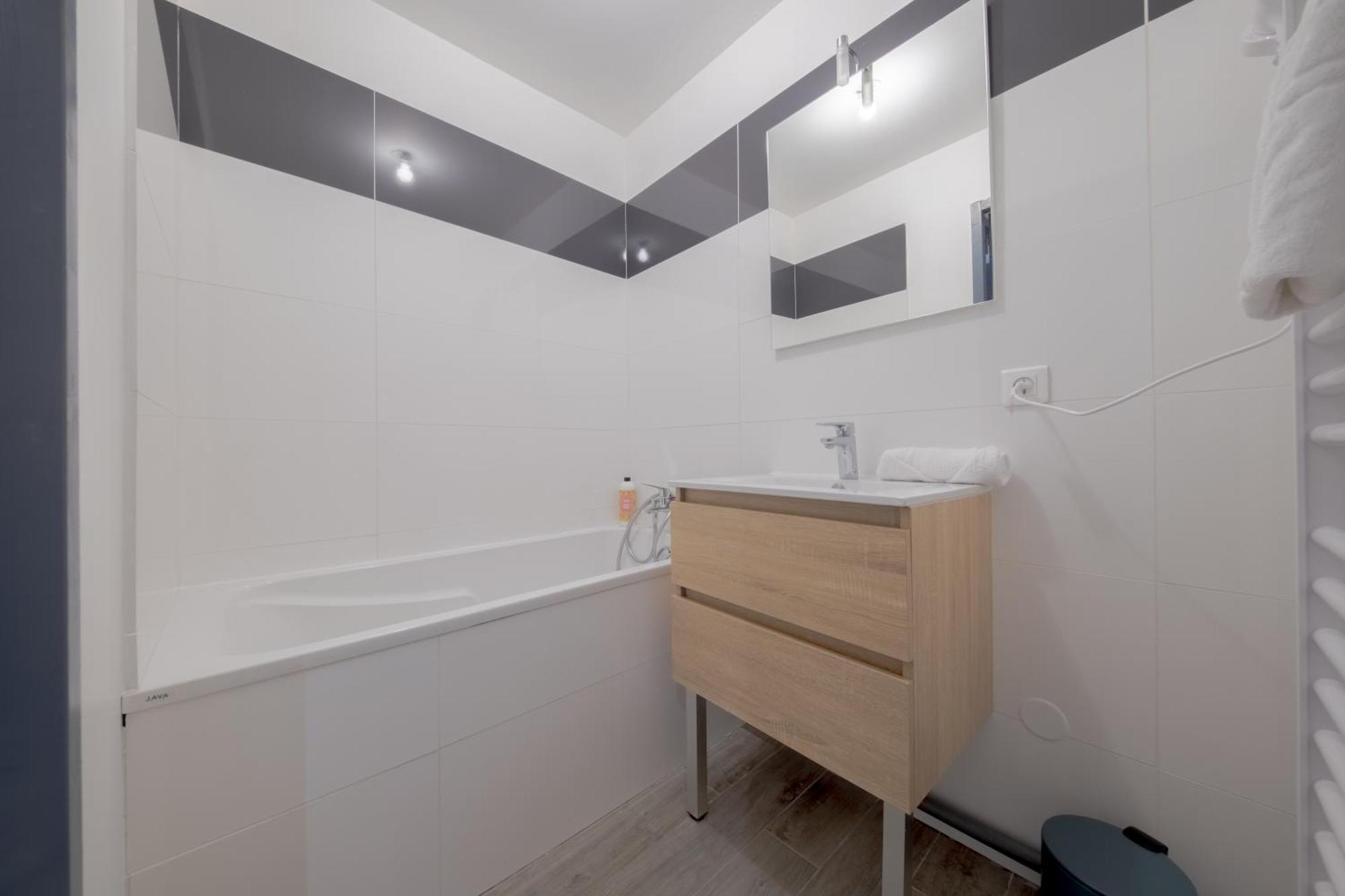 Ferienwohnung Le Trianon - Parking Prive Reims Exterior foto